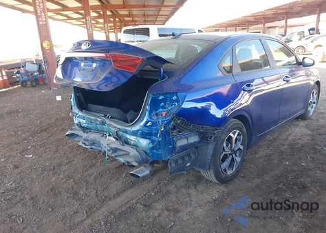 2021 Kia Forte Lxs z USA, uszkodzony, nr VIN 3KPF24AD4ME304832